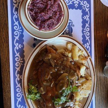 Zum Stammtisch - Chicken Jaegerschnitzel with red cabbage - German Near Me - Glendale, New York Zum Stammtisch - Chicken Jaegerschnitzel with red cabbage - German Near Me - Glendale, New York
