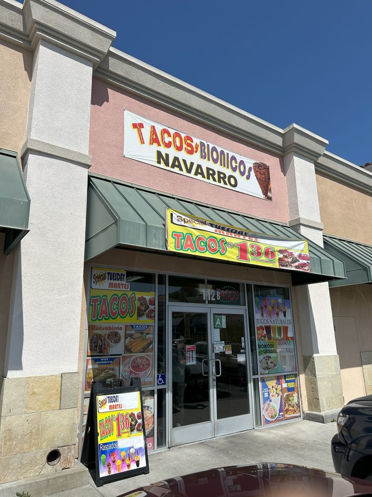 Tacos y Bionicos Navarro