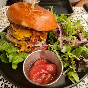 The Place 2 Be - Bacon cheeseburger - Breakfast & Brunch Near Me - New Haven, Connecticut The Place 2 Be - Bacon cheeseburger - Breakfast & Brunch Near Me - New Haven, Connecticut