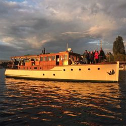 Seattle Boat Cruise - Best way to enjoy the Sunset on Lake Union!