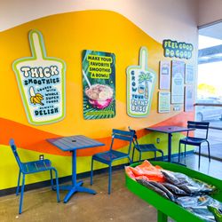 JuiceLand - Interior (seating area)