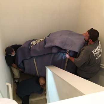 Encore Piano Moving - Completing the first tight turn. - Movers Near Me - La Mirada, California Encore Piano Moving - Completing the first tight turn. - Movers Near Me - La Mirada, California