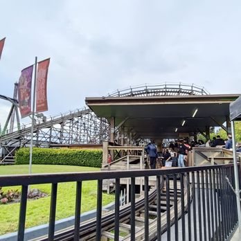 Playland at the PNE - Wooden roller coaster - Amusement Parks Near Me - Vancouver, British Columbia