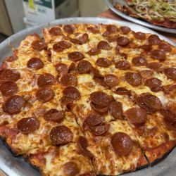 Rubino's Pizza - Pepperoni pizza
