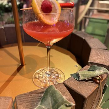 Swingers - Raspberry lemon drop - Bars Near Me - Las Vegas, Nevada