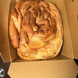 Jojo's - Giant cinnamon roll-very small icing in separate container