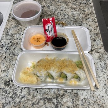 Sushi Yo - Cali Roll with crunch and miso soup. 2 sauces and was delicious!!! - Sushi Bars Near Me - Sacramento, California