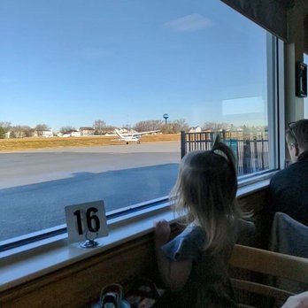 Charlie's Restaurant - Window seat - American Near Me - Bolingbrook, Illinois