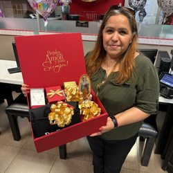 Gracias Rosario excelente servicio al cliente la mejor gerente de Don Roberto's  en Montebello