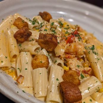 Log Cabin Inn - Lobster Mac and Cheese - American Near Me - Harmony, Pennsylvania