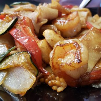 Leiz House Seafood & Noodle - Stir-fried shrimp noodle - Seafood Near Me - Redding, California