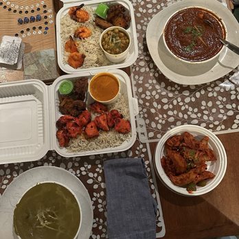 Sagarmatha Curry Palace - Chicken tikka combo, Vindaloo, Seafood Combo, Palak Paneer, Chili Momo - Indian Near Me - Hamilton, Ontario