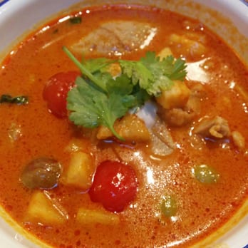 Rosa's Carnaby - Red duck curry - Thai Near Me - London, XGL