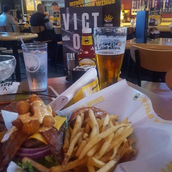 Buffalo Wild Wings - Chicken Wings Near Me - Willowbrook, Illinois