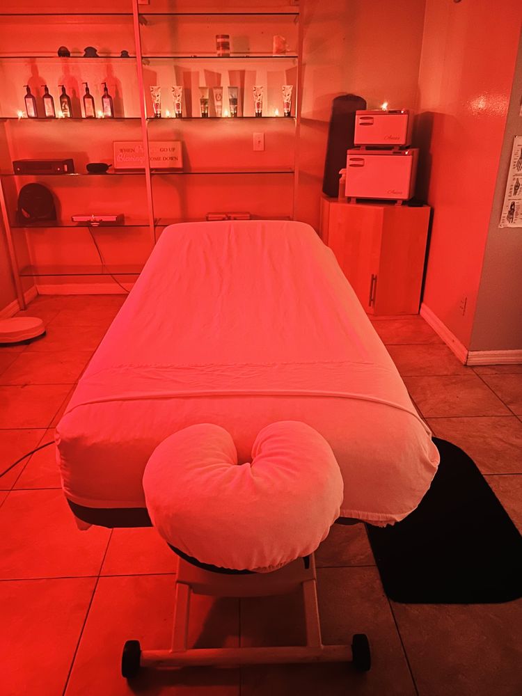 Sara’s Healing Touch  Logo