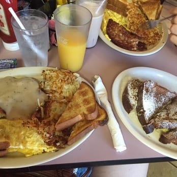 Hungry Hunter Restaurant - I'm glad I came with an empty stomach. Still had to take leftovers home! - Breakfast & Brunch Near Me - Branson, Missouri