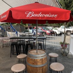 Neko's Tavern - Neko's patio