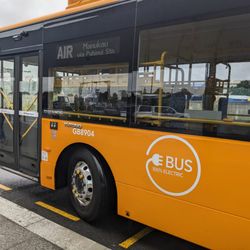 Auckland Public Transport - Riding the bus at the airport