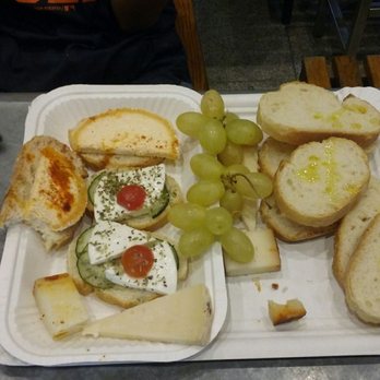 Plaza Mayor - l cheese plate - Landmarks & Historical Buildings Near Me - Madrid, M
