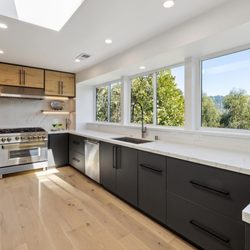 Granite Expo - M32 Studio Collection cabinet color: ANTRACITA MATTE & ABBEY