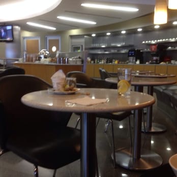 American Airlines Flagship Lounge - Breakfast area. - Airport Lounges Near Me - Hounslow, XGL