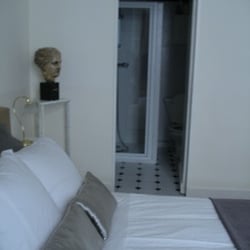 Chambre d'hotes en ville :  C'est une maison bleue... à Bordeaux - Chambre "Le Baiser" et sa salle d'eau