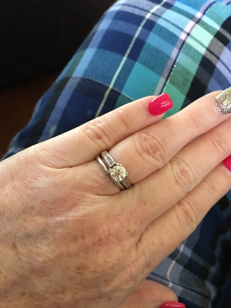 ZALES JEWELERS Updated August 2024 4601 S Broadway St, Tyler, Texas