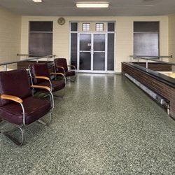 The Lodge On Main - Vintage furniture in the lobby