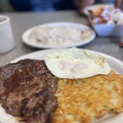 Cheliz Restaurant - Steak and eggs