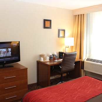 Comfort Inn - King w/ workstation - Hotels Near Me - Bangor, Maine Comfort Inn - King w/ workstation - Hotels Near Me - Bangor, Maine