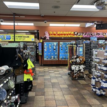 Love's Travel Stop - Gas Stations Near Me - Tulare, California Love's Travel Stop - Gas Stations Near Me - Tulare, California