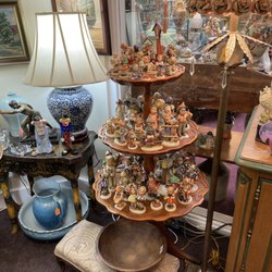 Dilkara Antiques - Hummels and Hummels and more Hummels.