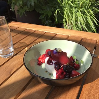 De L'Europe - Dessert. - Hotels Near Me - Amsterdam, New Hampshire