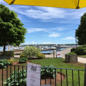 Brakish - Beautiful patio on the harbour - Seafood Near Me - Charlottetown, Prince Edward Island