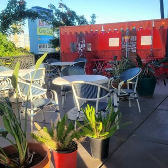 Jong Ro Chicken - Large, comfortable, and covered dog friendly patio. - Chicken Wings Near Me - Henderson, Nevada