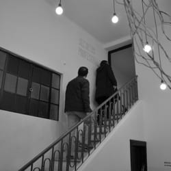 El Piso Coworking - Coworkers subiendo a la Sala De Reuniones