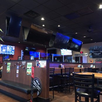 Beef 'O' Brady's - e interior of the restaurant - Pubs Near Me - Callaway, Florida