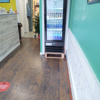 Tropical Juice Bar - wood flooring and green walls - Juice Bars & Smoothies Near Me - Newmarket, New Hampshire