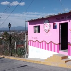 Miscelanea y pastelería Chuchito - Fachada