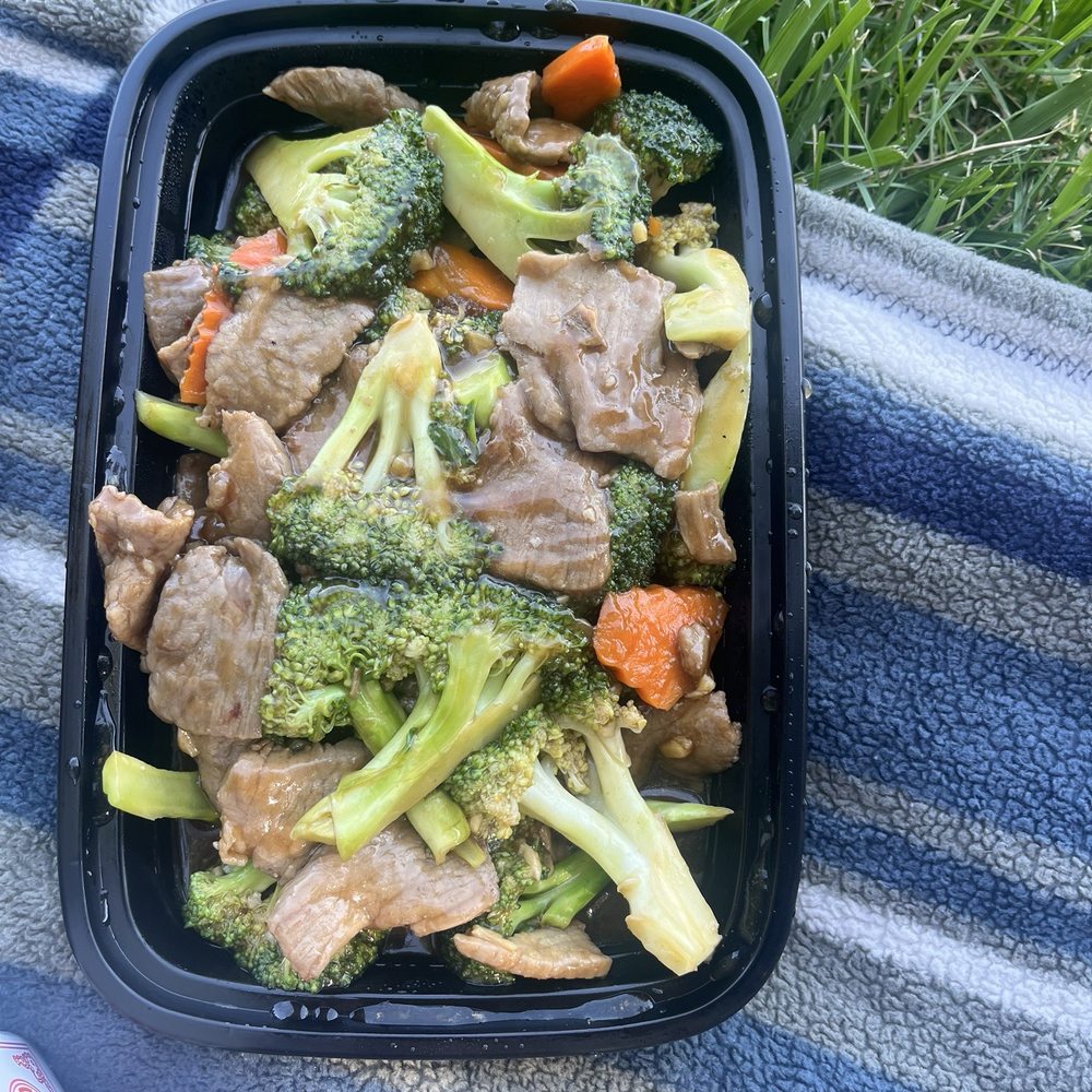 Lucky Bowl - 301. Broccoli Beef - Chinese Near Me - Sandy, Utah