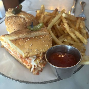 Gatsby's Landing - Chicken Parmigiana Sandwich - New American Near Me - Roslyn, New York