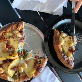 Black Rock Pizza - Captain Cook - Pizza Near Me - Captain Cook, Hawaii