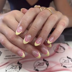 RT Nails & Spa
