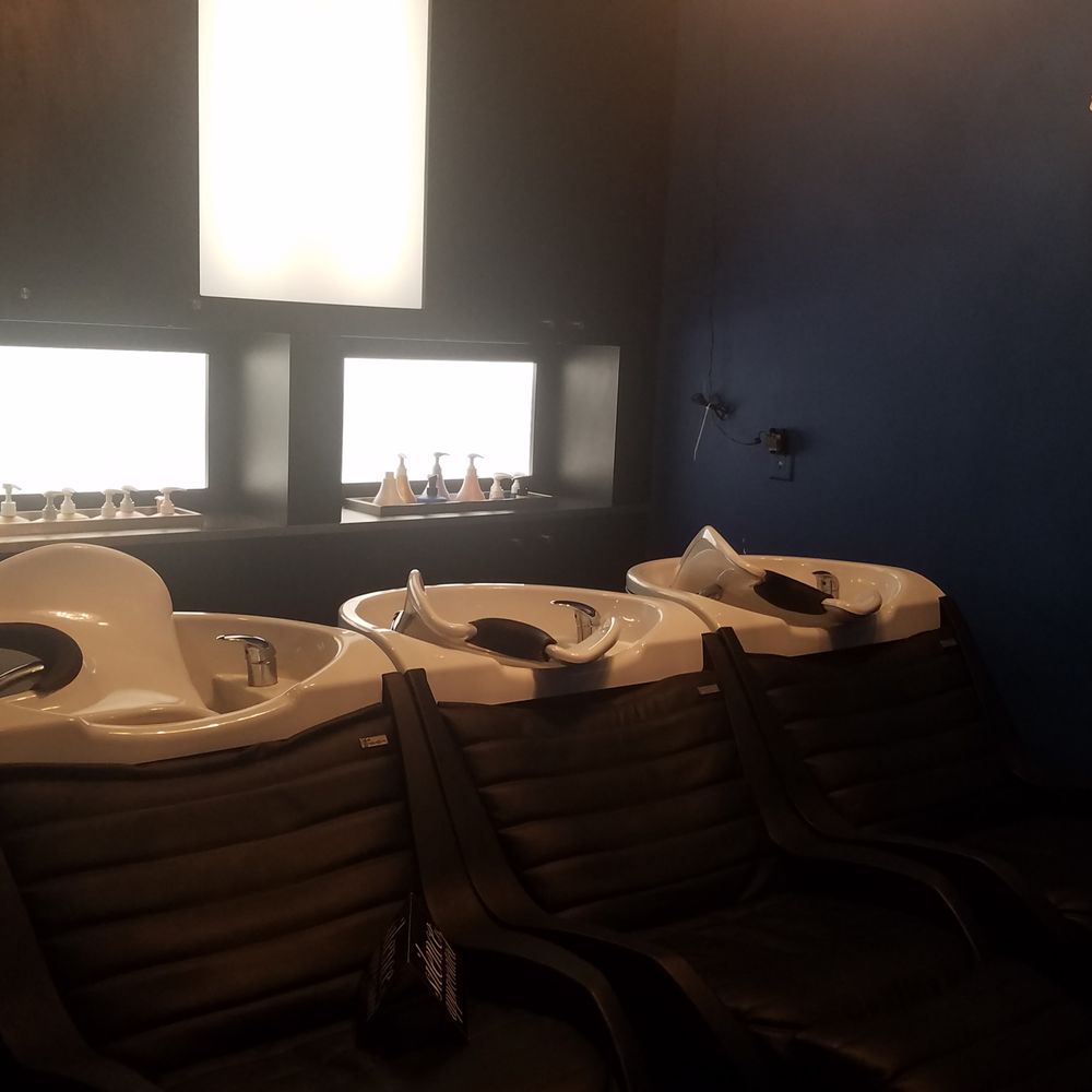 Ron King Salon - This is the wash area, seriously look how nice this is. Also I was the last appt of the night so usually the sinks are open - Hair Salons Near Me - Austin, Texas Ron King Salon - This is the wash area, seriously look how nice this is. Also I was the last appt of the night so usually the sinks are open - Hair Salons Near Me - Austin, Texas