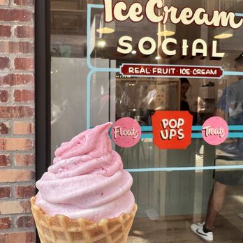 Ice Cream Social - Fruit icecream (Strawberry) - Ice Cream & Frozen Yogurt Near Me Ice Cream Social - Fruit icecream (Strawberry) - Ice Cream & Frozen Yogurt Near Me