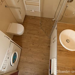 Bäder Seelig - Feinstaeinzeug Fliesen inHolzoptik. Mehr www.baeder-seelig.de/badezimmer