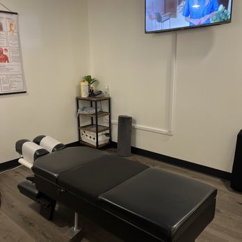 Turning Point Chiropractic - Clean and big enough to fit your family if they come. - Chiropractors Near Me - Aiea, Hawaii