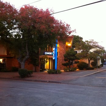 Chase Bank - The bank's exterior. - Banks & Credit Unions Near Me - Los Altos, California