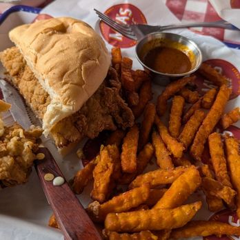 Mia's Table - Nashville Kickin' Fried Chicken - American Near Me - Houston, Texas