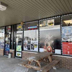 Madori's Liquor & Deli - Outside